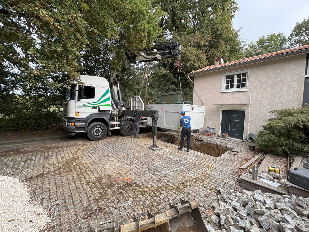 Pose du filtre compact EPARCO béton 5 EH à Ambérieux-en-Dombes
